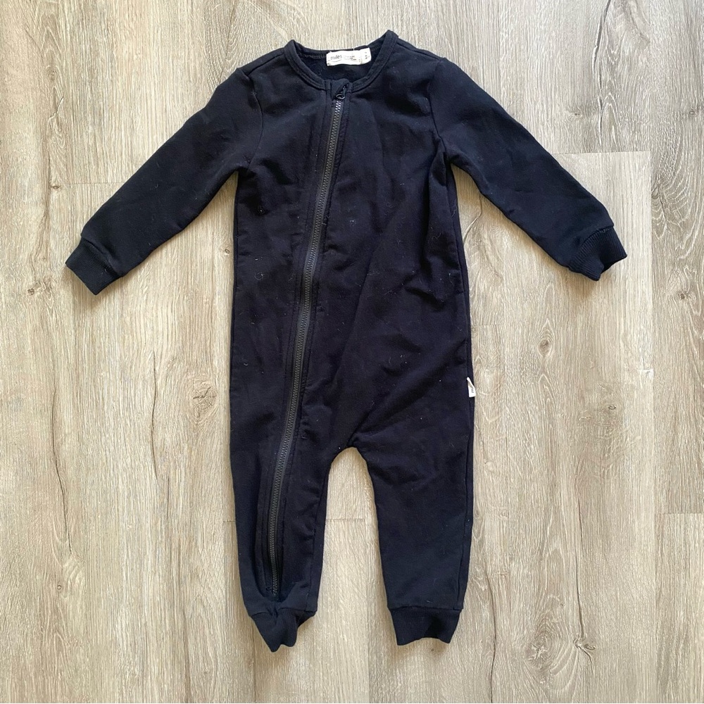 Miles Baby Black Black Long Sleeve Pullover Onsie Size: 18 months